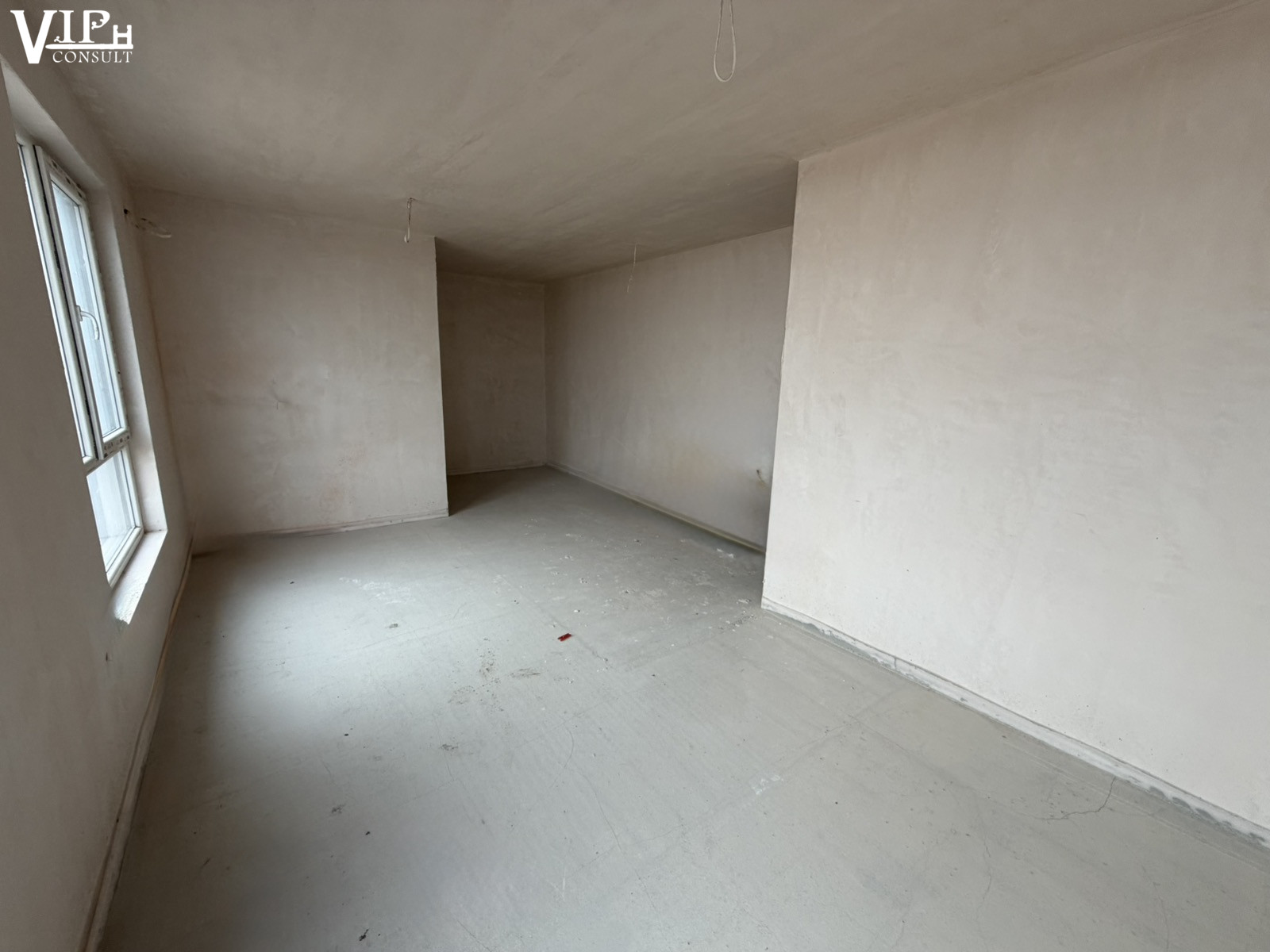 панорамен апартамент с голяма покривна тераса и гледка към езерото