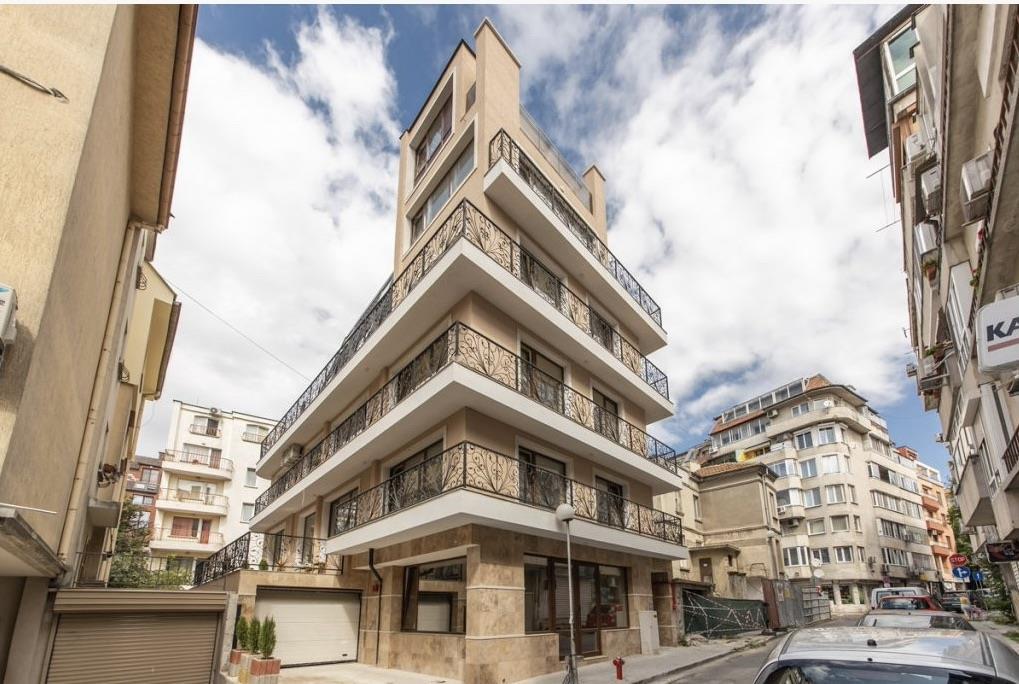 Жилищна сграда Бутикова ул. Прага, ул. Доспат 10